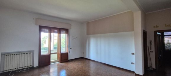 4 rooms Apartment in Santa Croce sull'Arno, Italy No. 91007 14