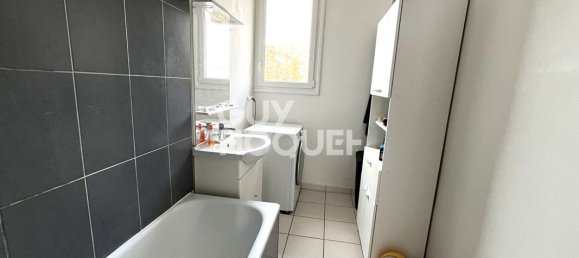 2 bedrooms Apartment in Saint-Cyr-sur-Loire, France No. 235758 3
