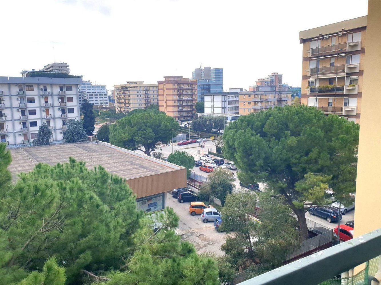 5 rooms Apartment in Bari, Italy No. 175959