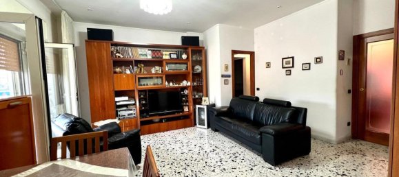 2 Schlafzimmer Wohnung in Naples, Italy, Nr. 329367 3
