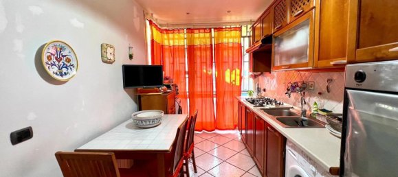 2 Schlafzimmer Wohnung in Naples, Italy, Nr. 329367 5