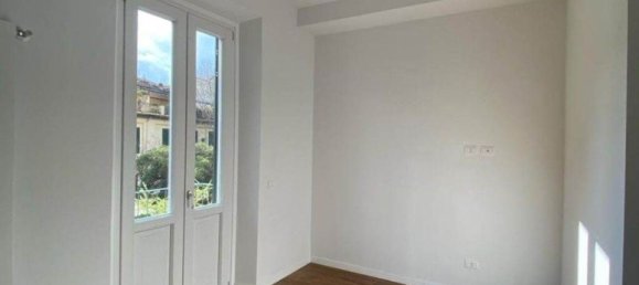 3 rooms Apartment in Florence, Italy No. 181822 3