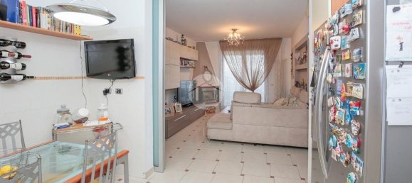 4 rooms Apartment in Genoa, Italy No. 125961 6