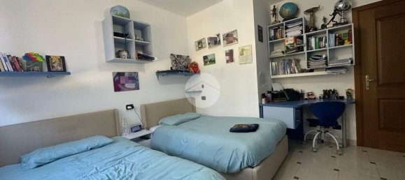 4 rooms Apartment in Genoa, Italy No. 125961 12