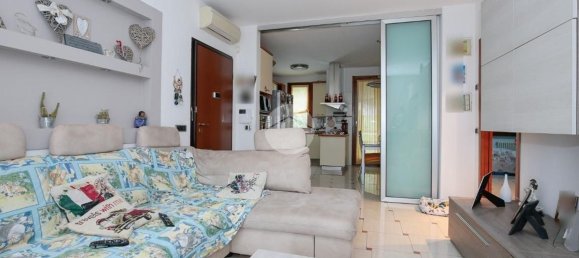 4 rooms Apartment in Genoa, Italy No. 125961 2