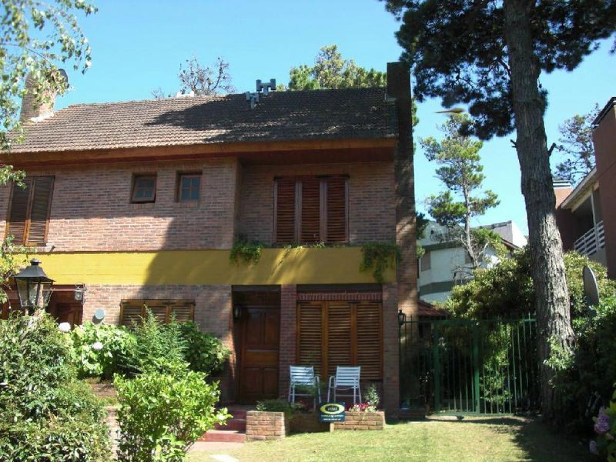 3 bedrooms Apartment in Mar del Plata, Argentina No. 97546