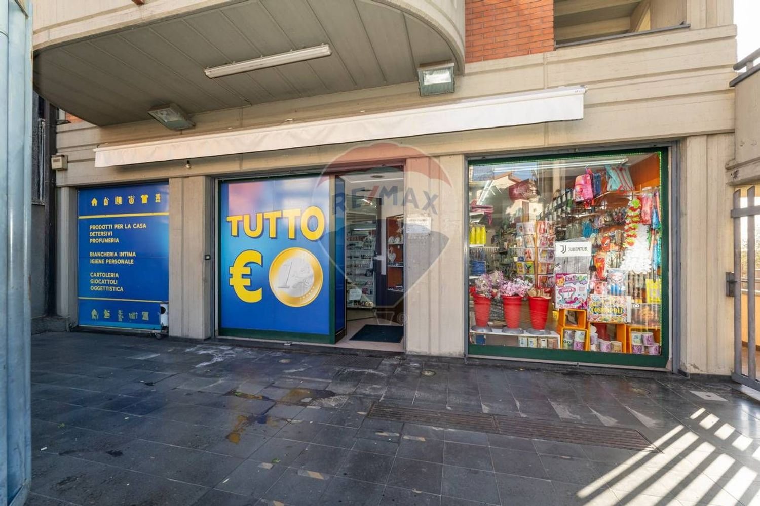 140m² Commercial property in Adrano, Italy No. 57046