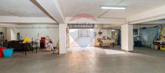 140m² Commercial property in Adrano, Italy No. 57046 11