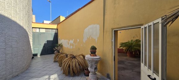 502m² Building in Carmiano, Italy No. 309055 3