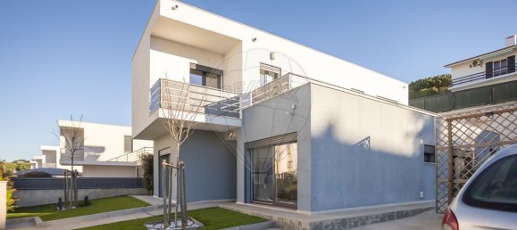 4 bedrooms House in Sesimbra, Portugal No. 24324 3