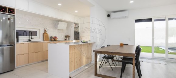 4 bedrooms House in Sesimbra, Portugal No. 24324 19