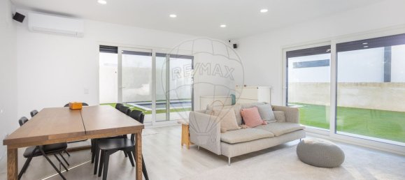 4 bedrooms House in Sesimbra, Portugal No. 24324 15