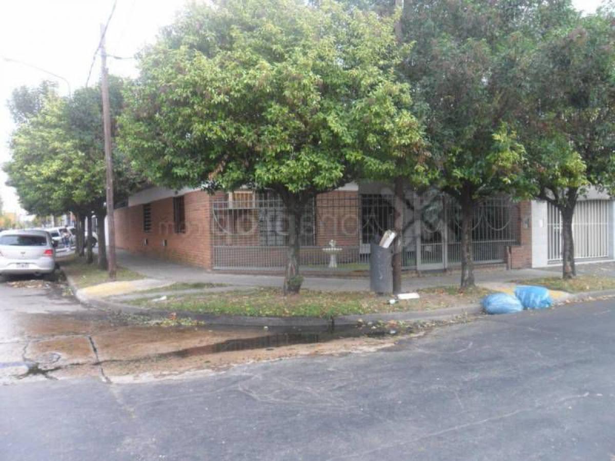 Дом с 3 спальнями в Bermudez, Аргентина № 53820