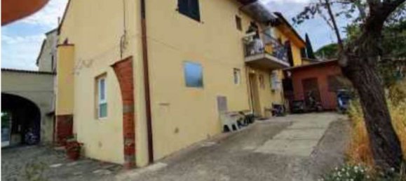 3 rooms Apartment in Scandicci, Italy No. 188572 2