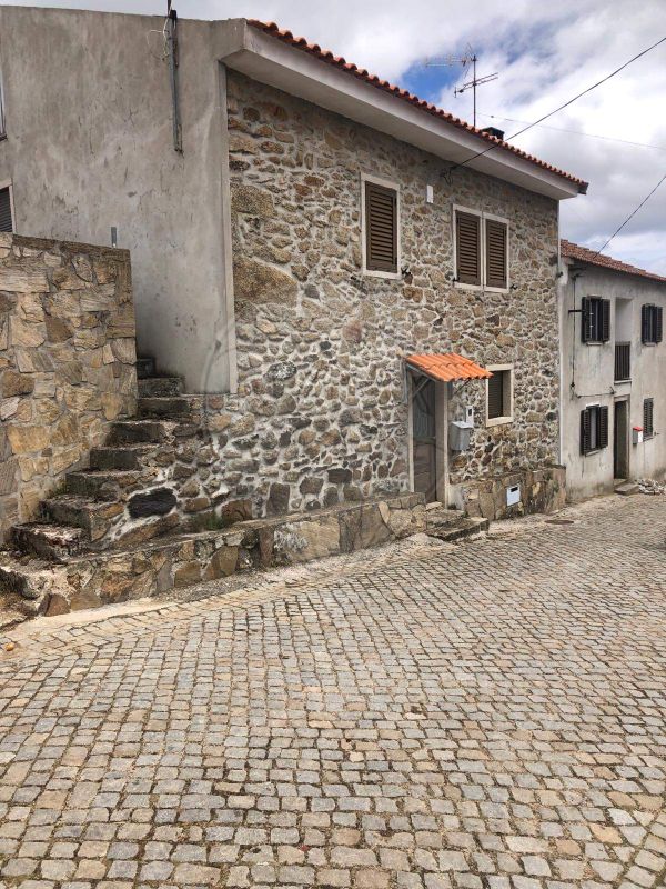 Casa de 3 dormitorios en Miranda do Douro, Portugal No. 187964