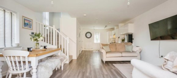 3 bedrooms House in Fareham, United Kingdom No. 10707 2