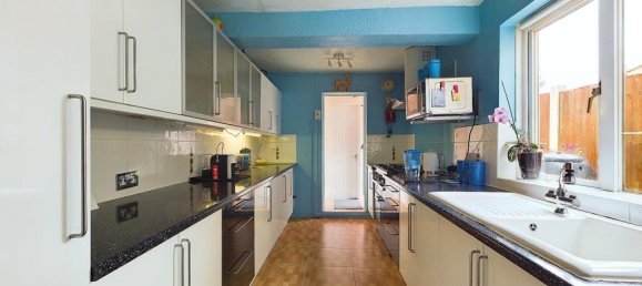 3 bedrooms House in Gillingham, United Kingdom No. 13865 8