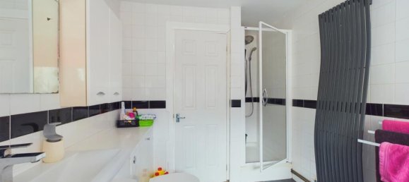 3 bedrooms House in Gillingham, United Kingdom No. 13865 13