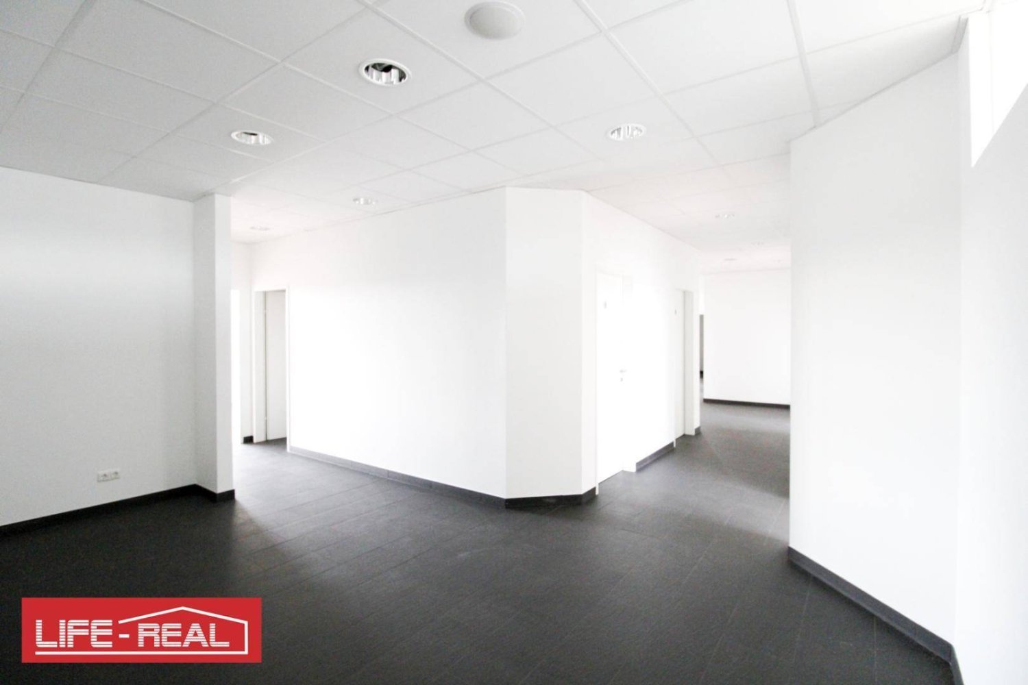 8-Zimmer Büro in Traun, Austria, Nr. 255663