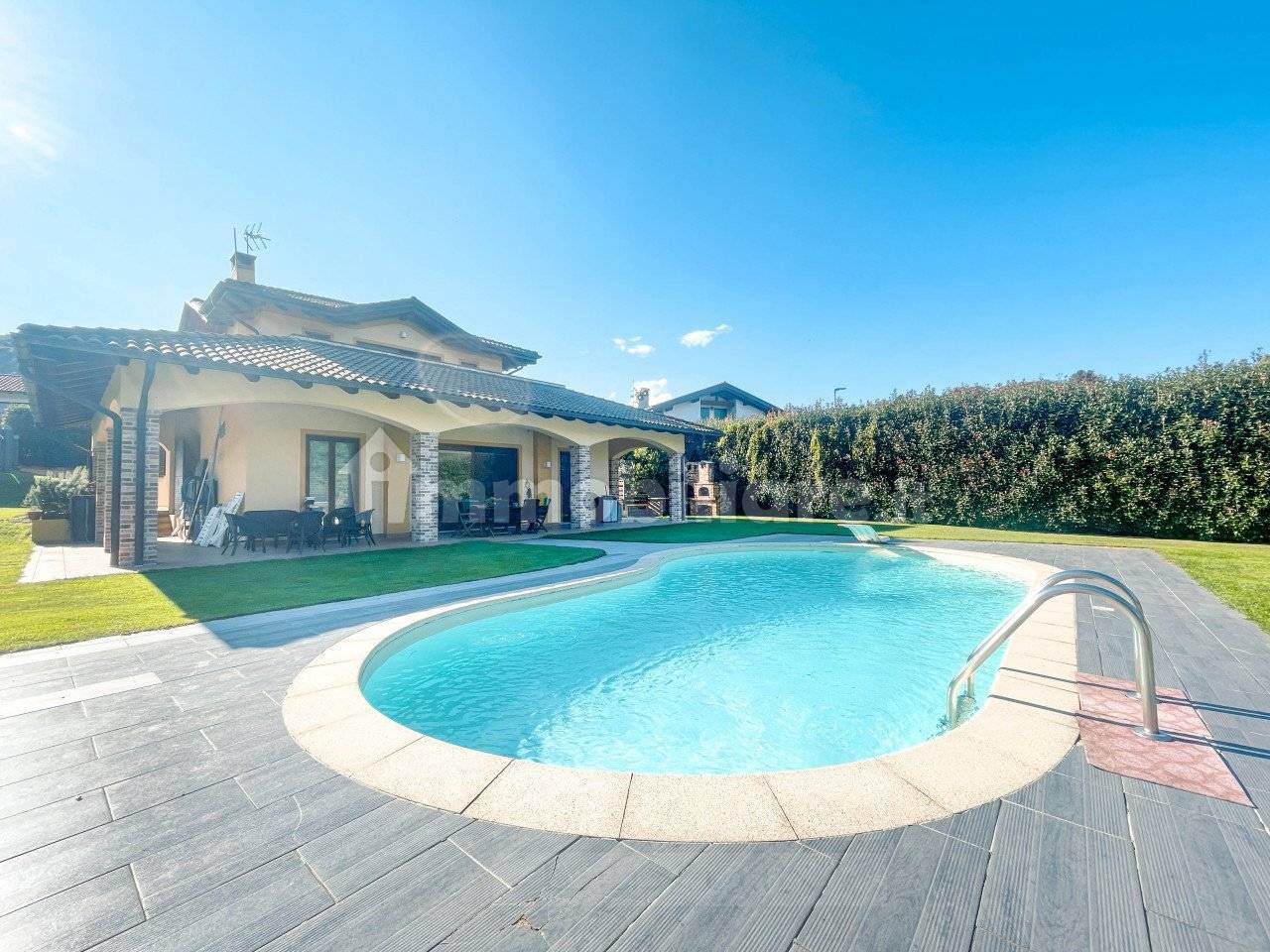 4 غرف نوم فيلا في Brovello-Carpugnino, Italy رقم 292103