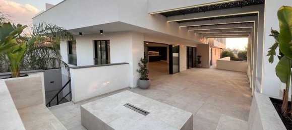7 bedrooms Villa in Latsia, Cyprus No. 15377 15