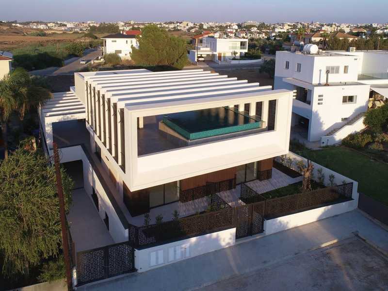 7 bedrooms Villa in Latsia, Cyprus No. 15377