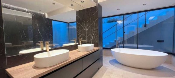 7 bedrooms Villa in Latsia, Cyprus No. 15377 11