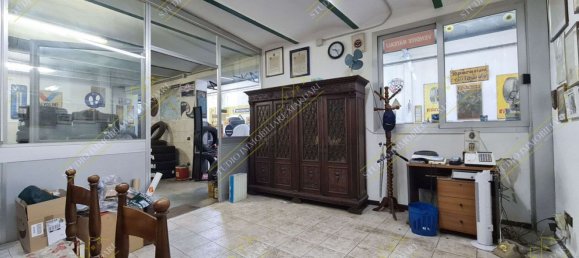 530m² Warehouse in Modena, Italy No. 67322 8