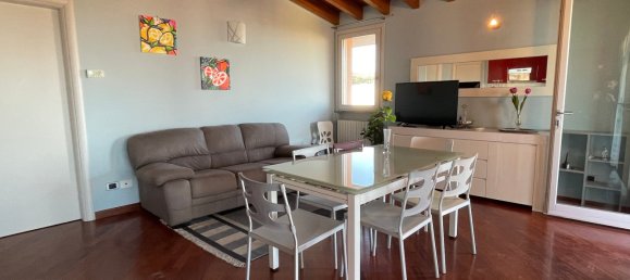 2 bedrooms Penthouse in Desenzano del Garda, Italy No. 121137 4