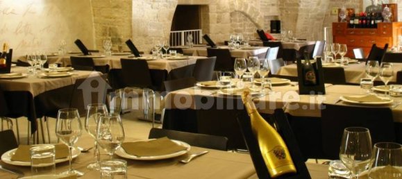 3 rooms Commercial property in Lucca, Italy No. 62732 8