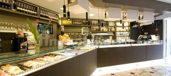 3 rooms Commercial property in Lucca, Italy No. 62732 11