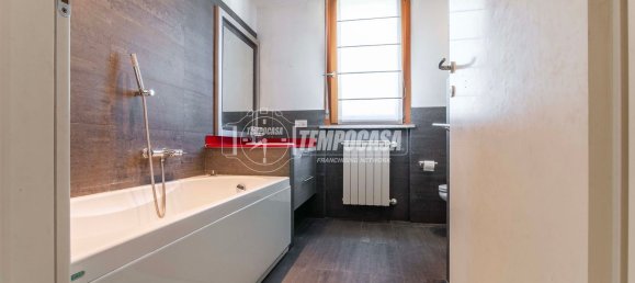 3 rooms Apartment in Guanzate, Italy No. 269374 14