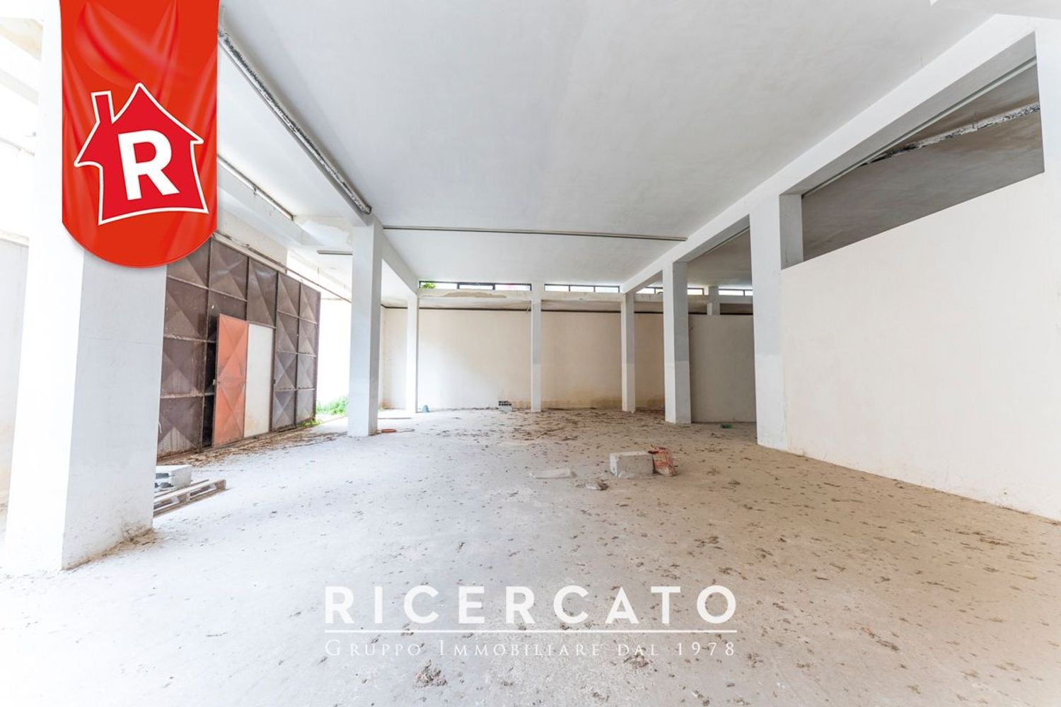 Коммерческая недвижимость 440м² в Лечче, Италия № 61945