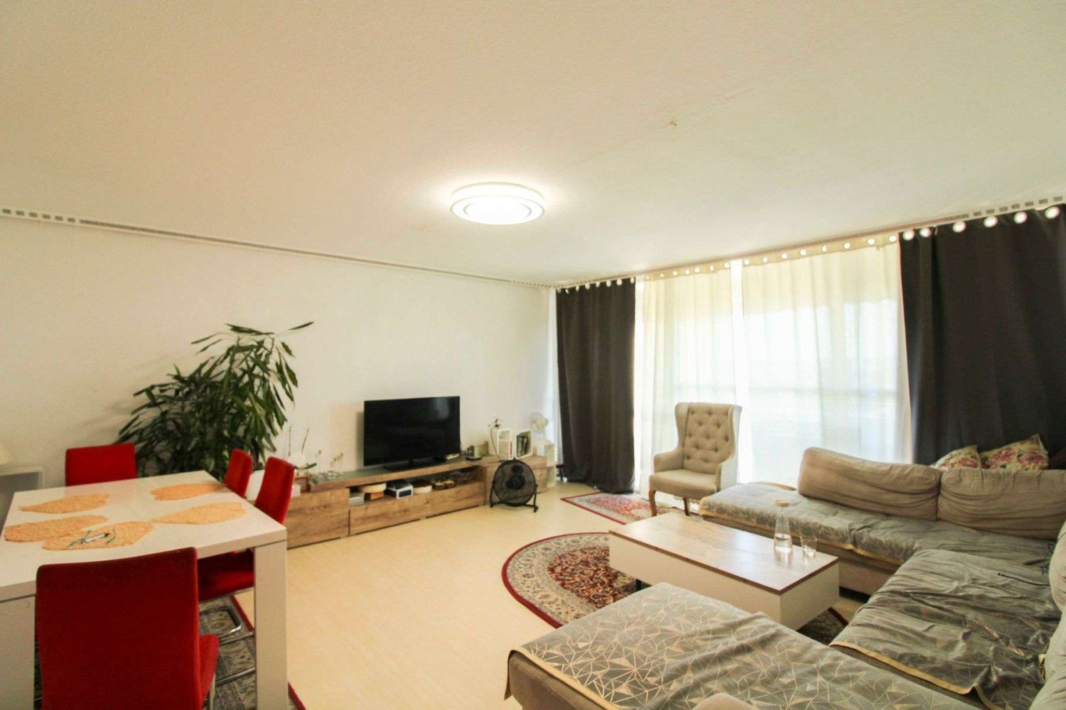 Квартира с 2 спальнями в Оффенбах, Германия № 239652