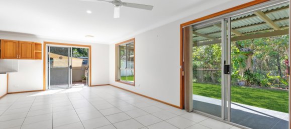 3 bedrooms House in Emerald Beach, Australia No. 134 5