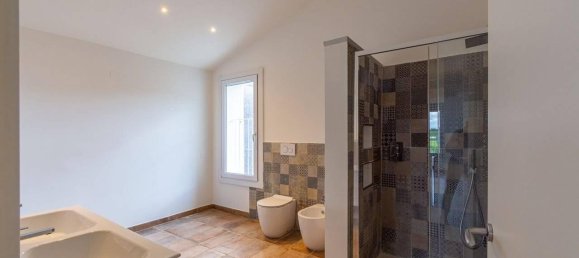 5 rooms House in Torri di Quartesolo, Italy No. 88399 6