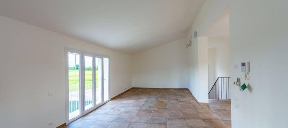 5 rooms House in Torri di Quartesolo, Italy No. 88399 5