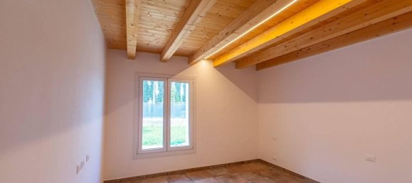 5 rooms House in Torri di Quartesolo, Italy No. 88399 7