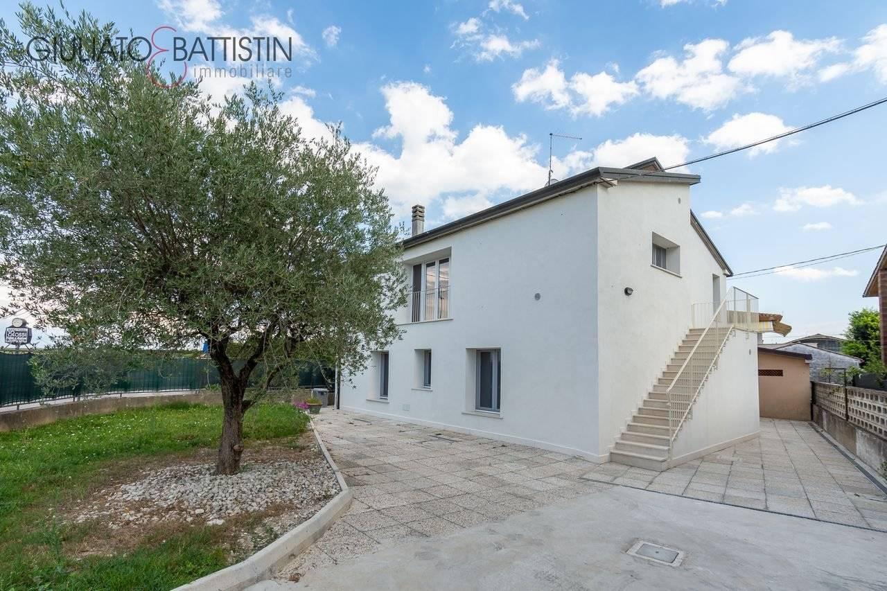 5 rooms House in Torri di Quartesolo, Italy No. 88399