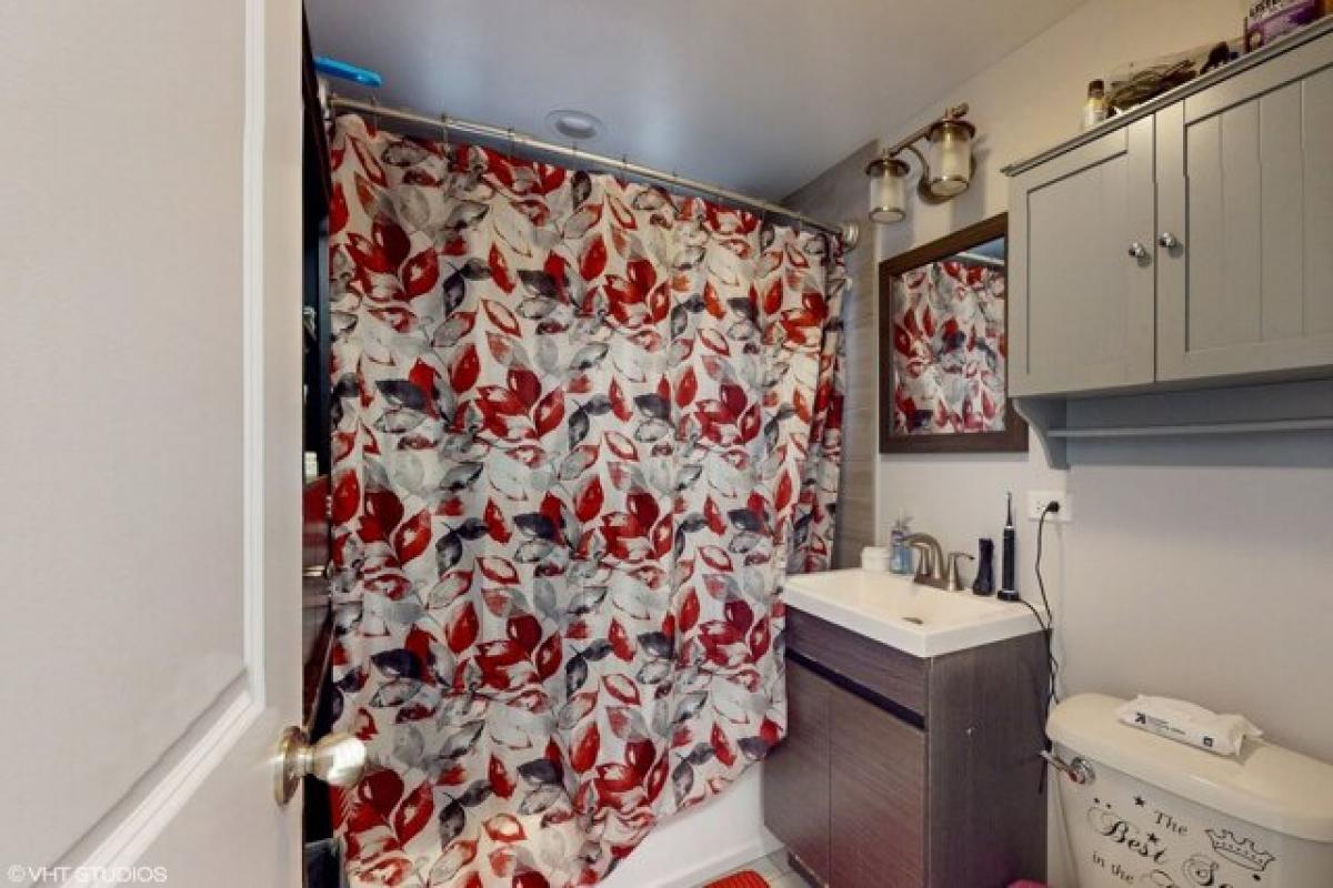 8 bedrooms House in Elmwood Park, USA No. 417654