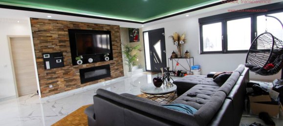 4 bedrooms House in Amneville, France No. 59133 8