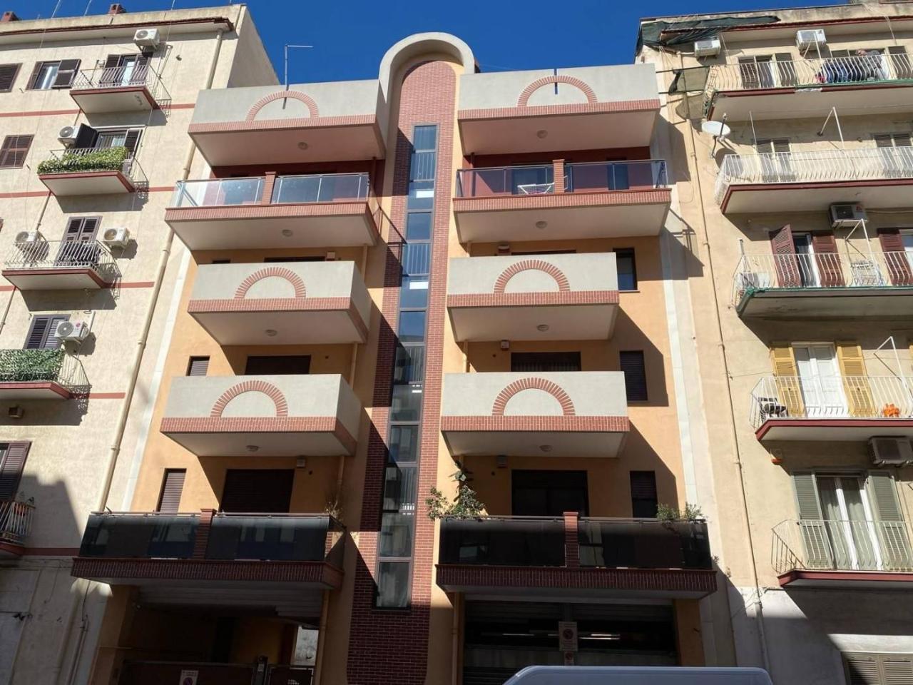 3 rooms Apartment in Taranto, Italy No. 40464