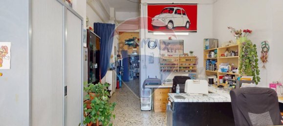 71m² Commercial property in Genoa, Italy No. 266442 3