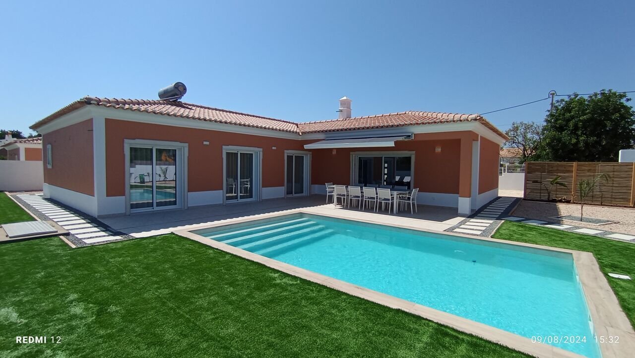 4 bedrooms House in Ferreiras, Portugal No. 126488