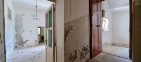 4 rooms Apartment in Catanzaro, Italy No. 42459 3