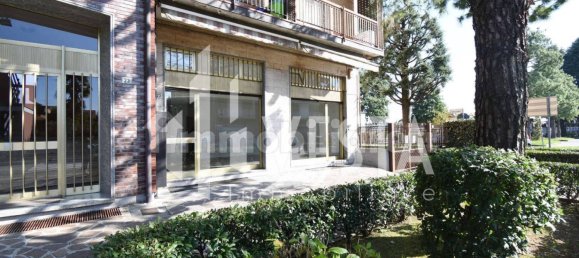 Propiedad comercial de 3 habitaciónes en Osnago, Italy No. 327111 14