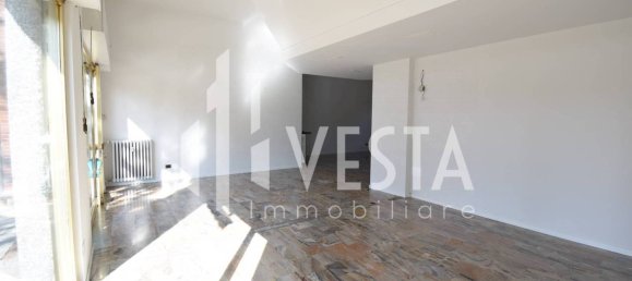 Propiedad comercial de 3 habitaciónes en Osnago, Italy No. 327111 2