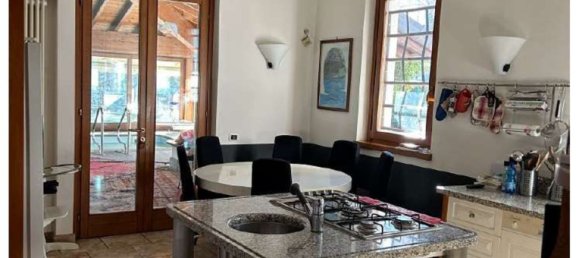 5 rooms Villa in Erba, Italy No. 3920 5