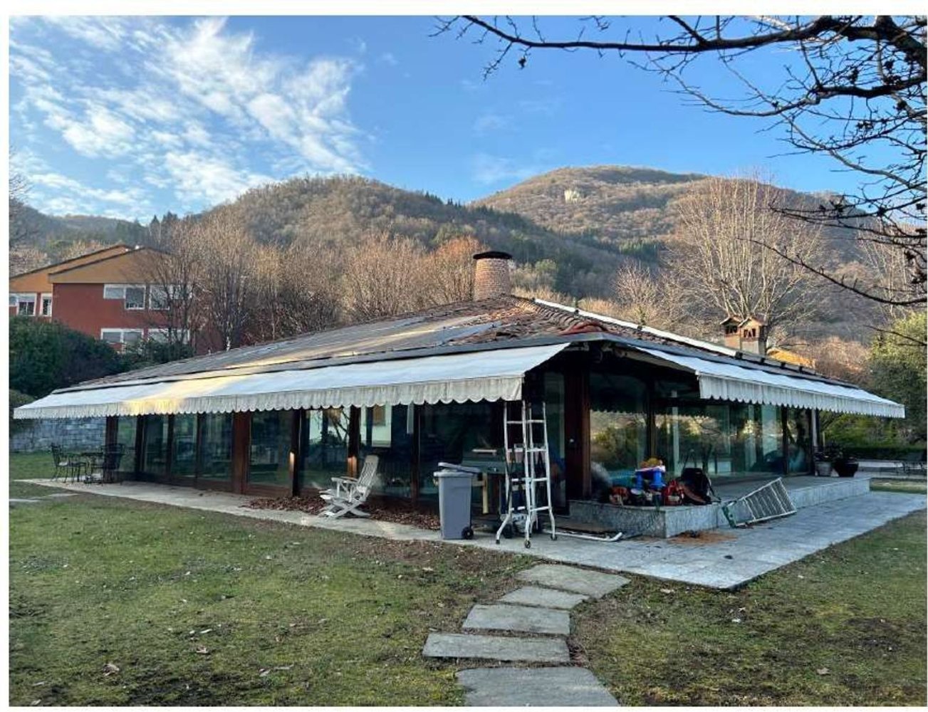 5 rooms Villa in Erba, Italy No. 3920