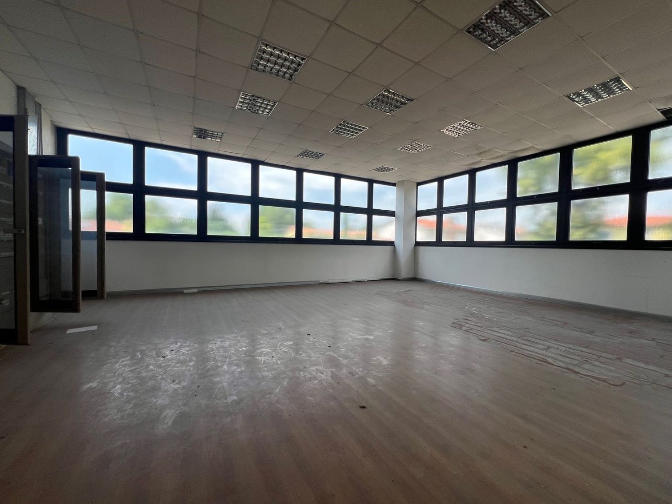 1350m² Warehouse in Treviso, Italy No. 297326
